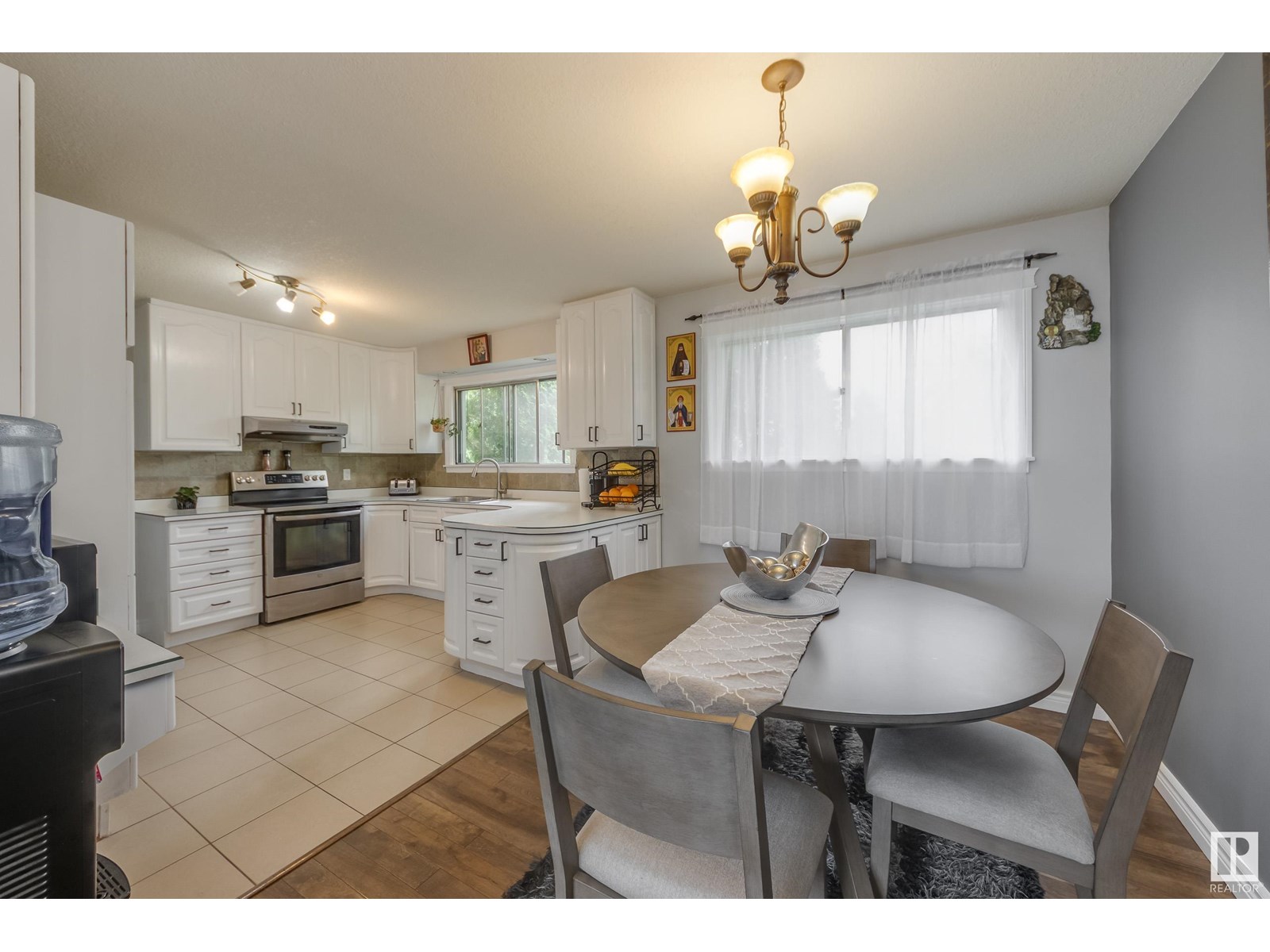 Photo 11 of 12920 93 St Nw, Edmonton AB