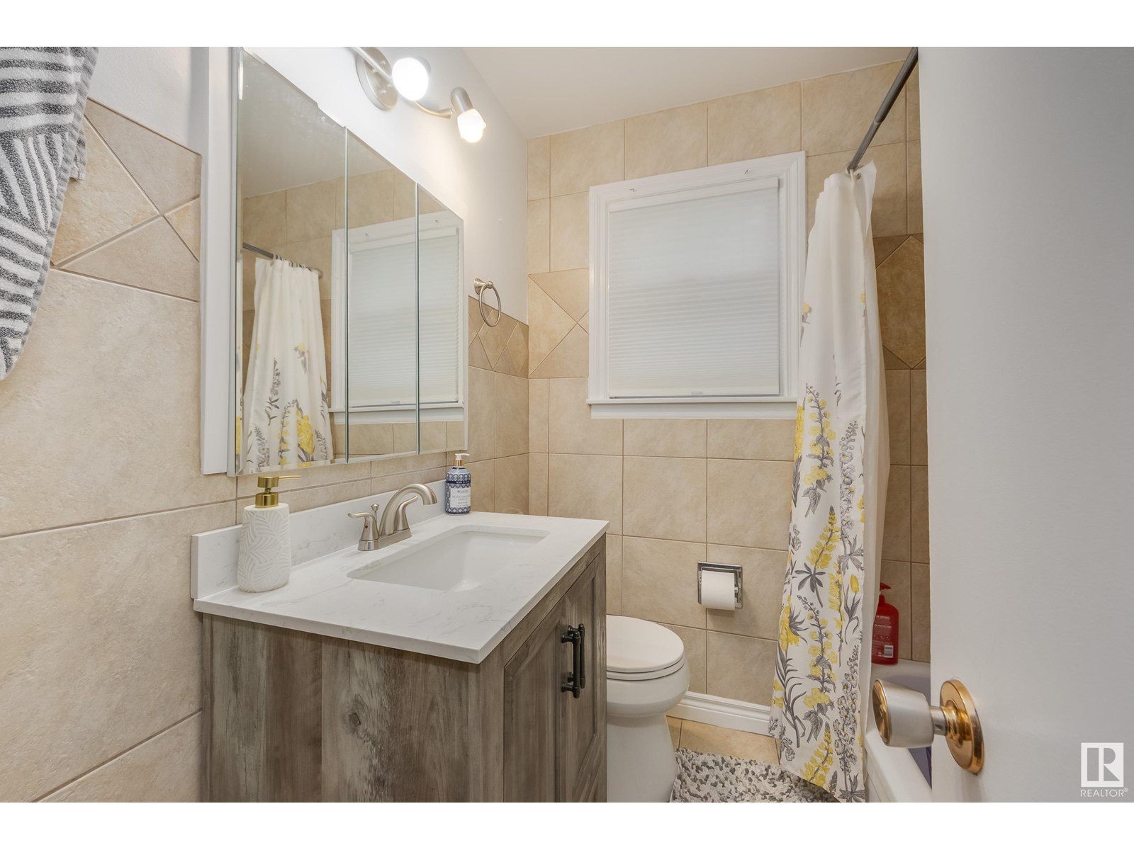 Photo 19 of 12920 93 St Nw, Edmonton AB