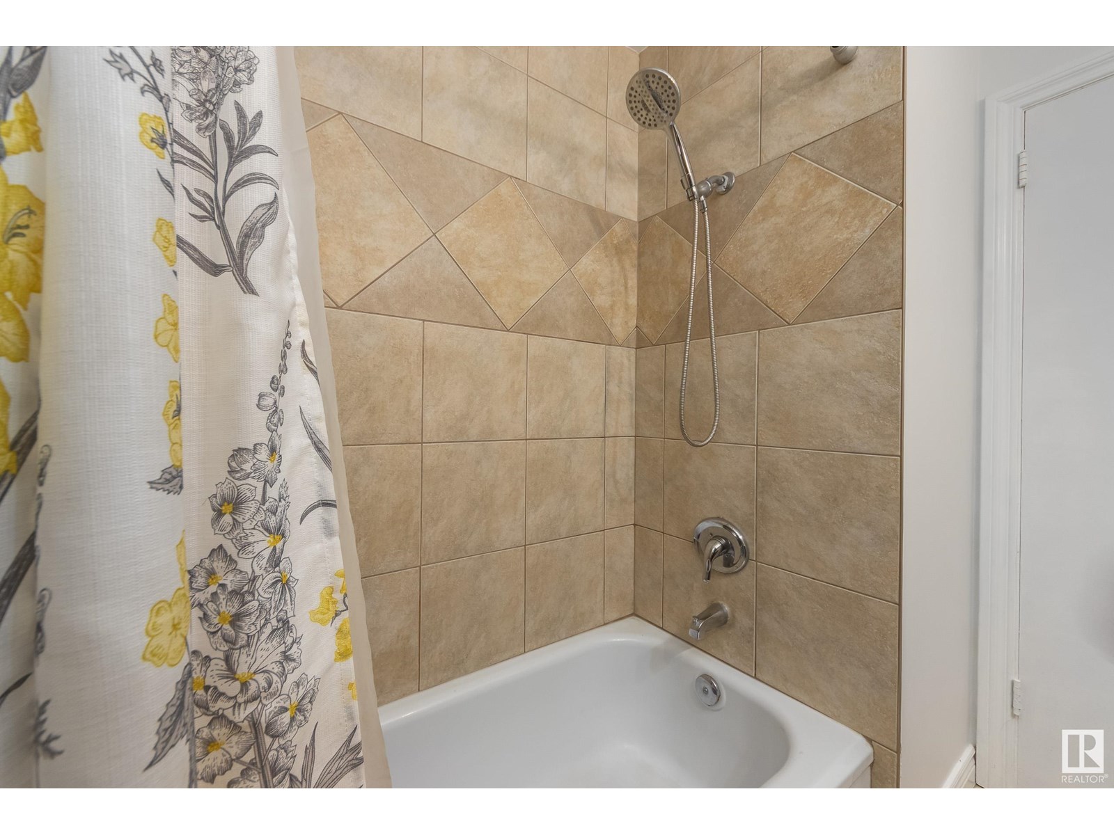 Photo 20 of 12920 93 St Nw, Edmonton AB