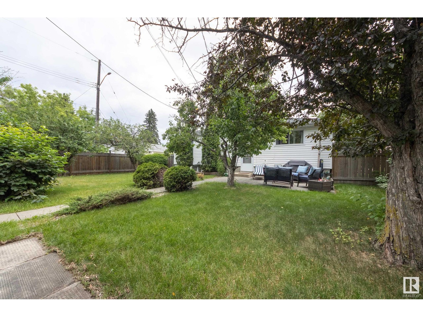 Photo 37 of 12920 93 St Nw, Edmonton AB