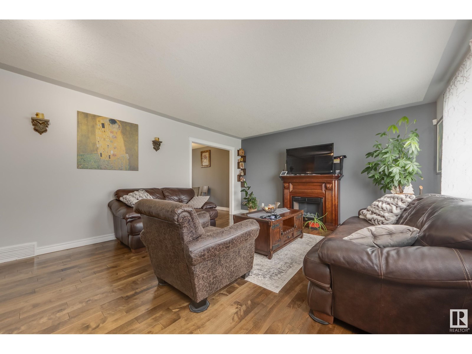 Photo 4 of 12920 93 St Nw, Edmonton AB