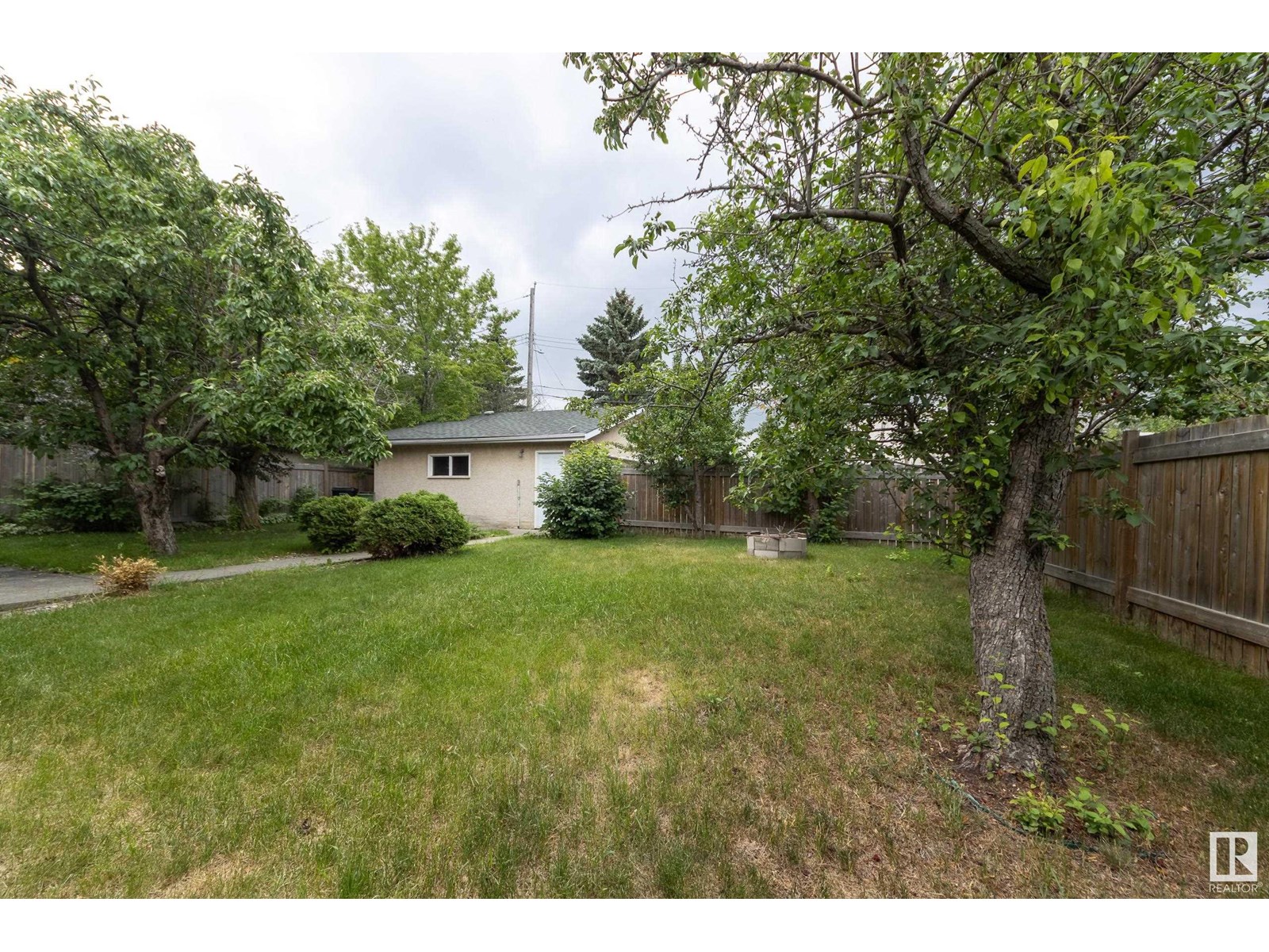 Photo 41 of 12920 93 St Nw, Edmonton AB