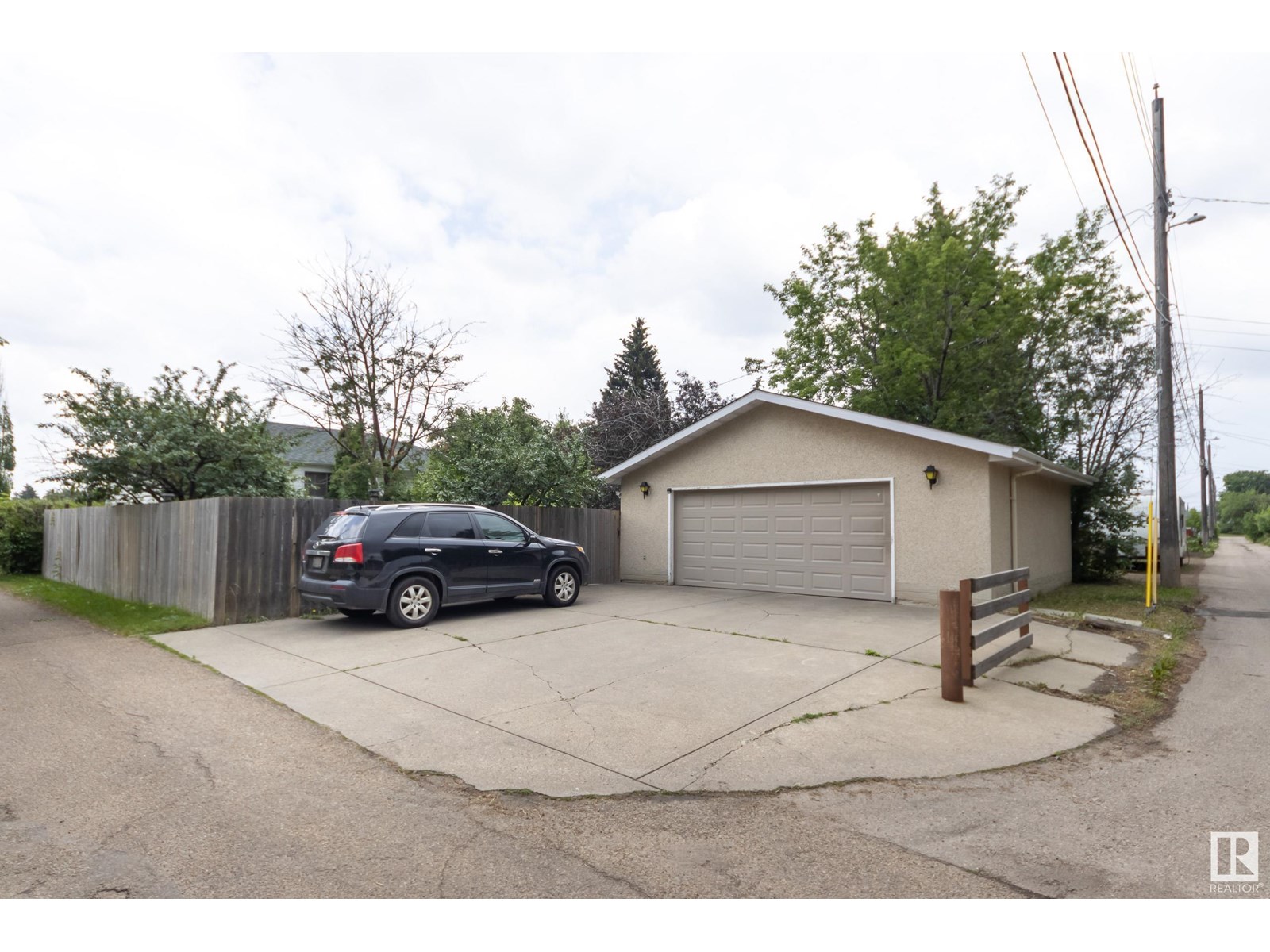 Photo 43 of 12920 93 St Nw, Edmonton AB