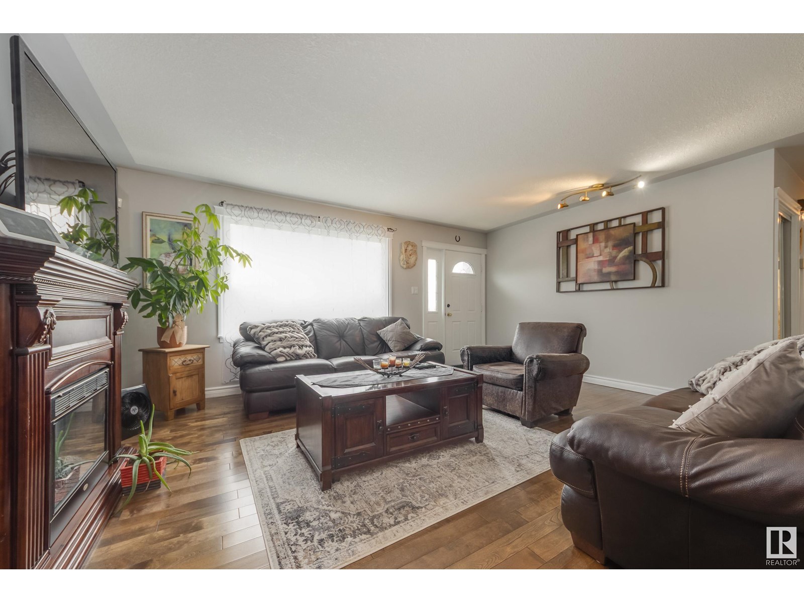 Photo 6 of 12920 93 St Nw, Edmonton AB
