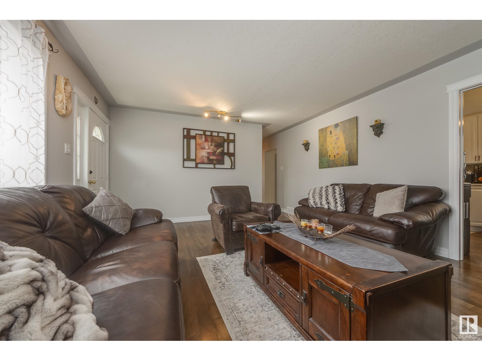 Photo 7 of 12920 93 St Nw, Edmonton AB
