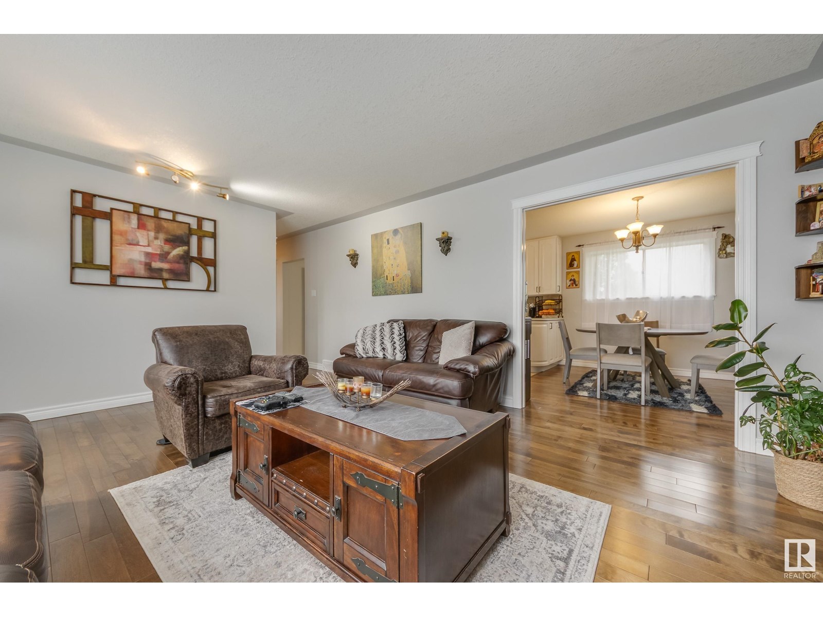 Photo 8 of 12920 93 St Nw, Edmonton AB