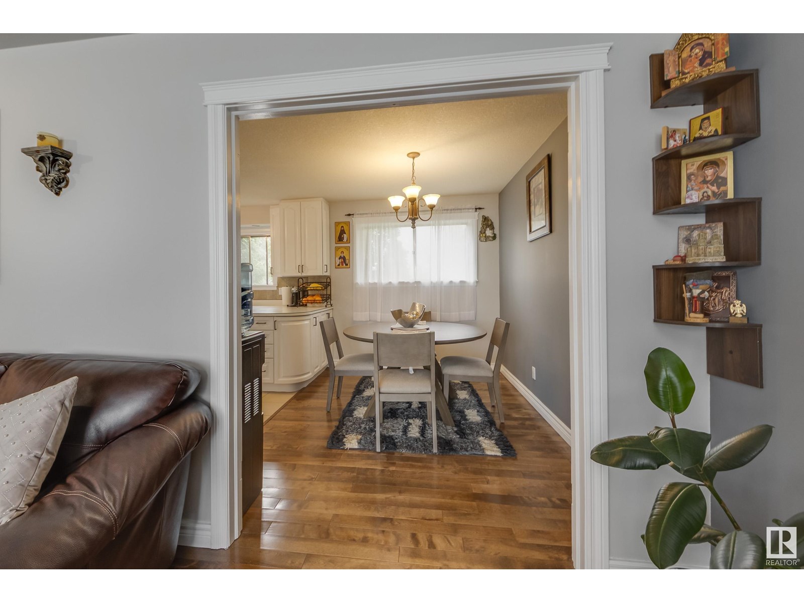 Photo 9 of 12920 93 St Nw, Edmonton AB