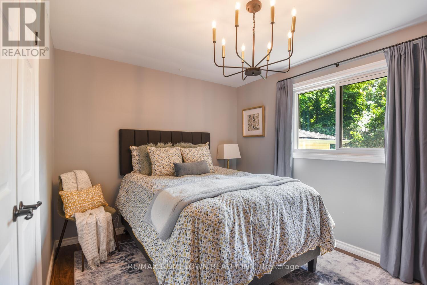 Photo 23 of 108 Windsor Drive, Brockville ON