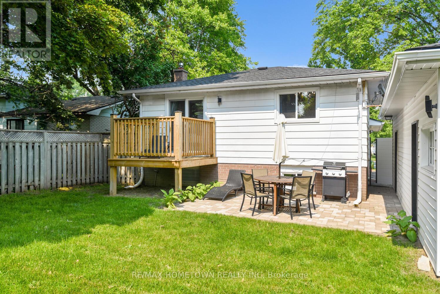 Photo 36 of 108 Windsor Drive, Brockville ON