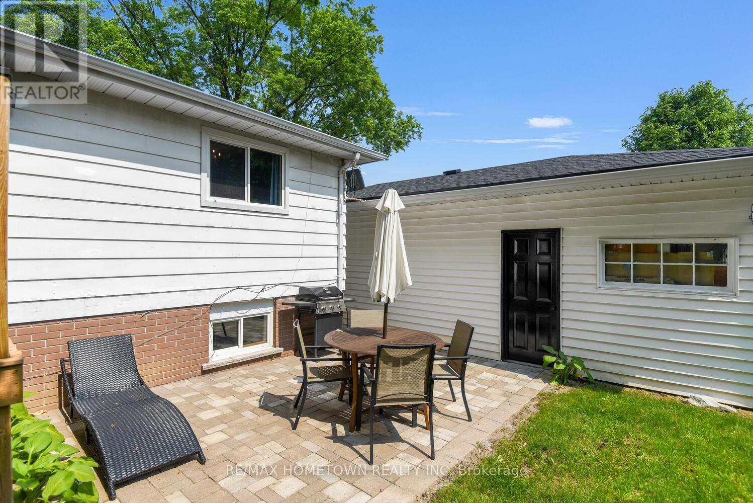 Photo 37 of 108 Windsor Drive, Brockville ON