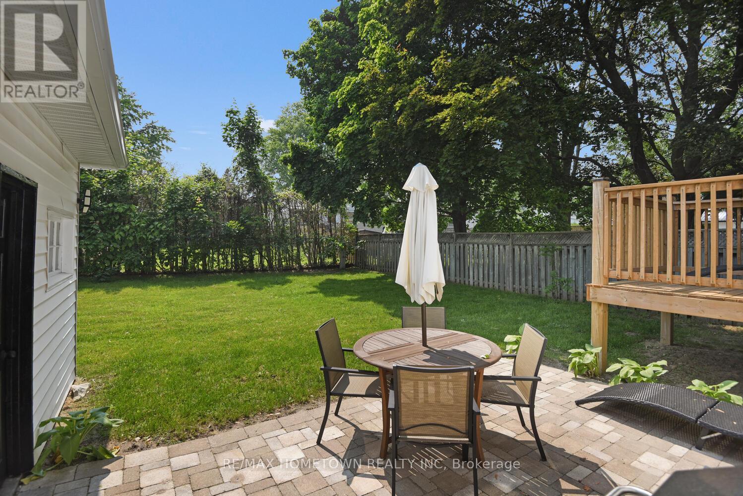 Photo 38 of 108 Windsor Drive, Brockville ON