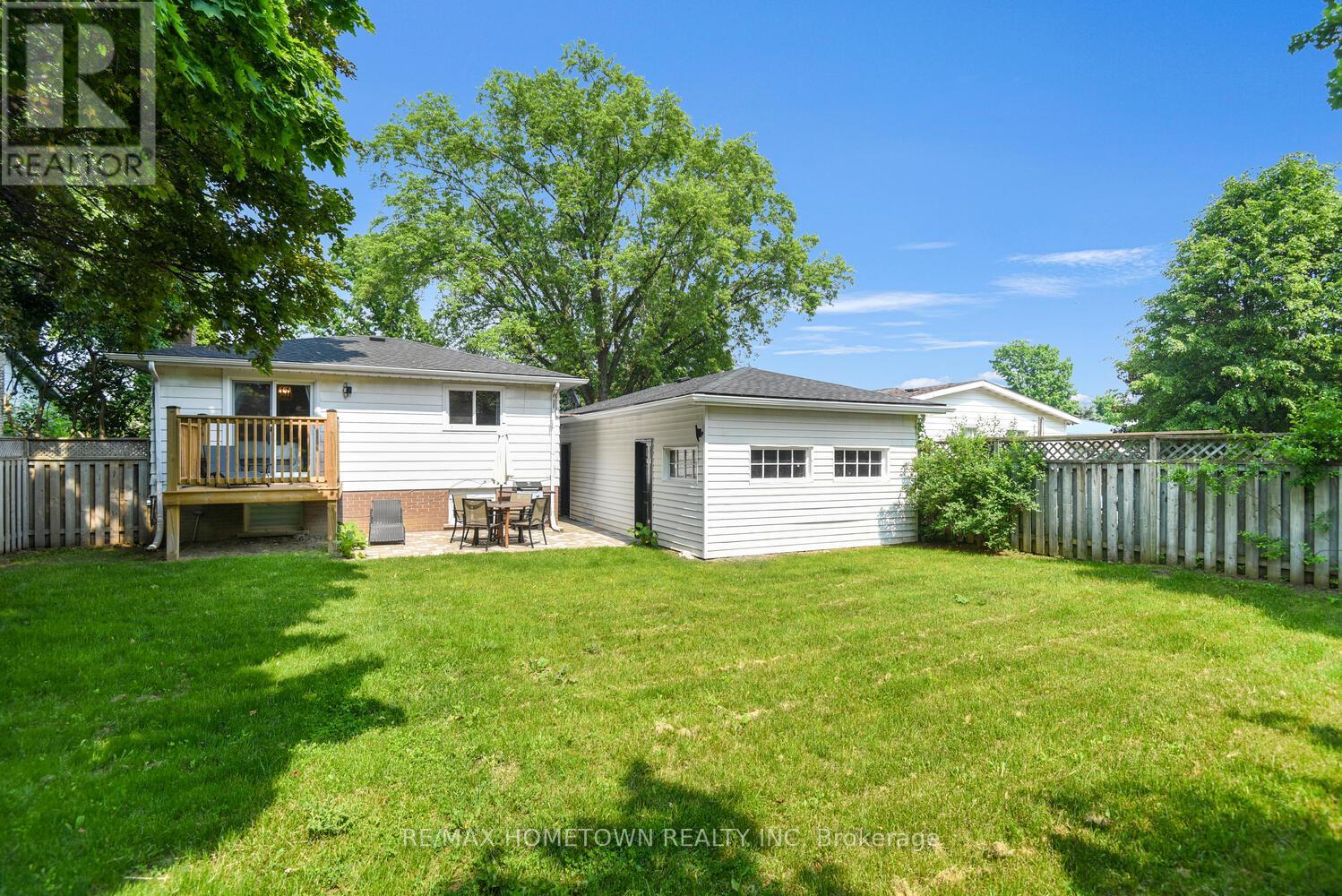 Photo 39 of 108 Windsor Drive, Brockville ON