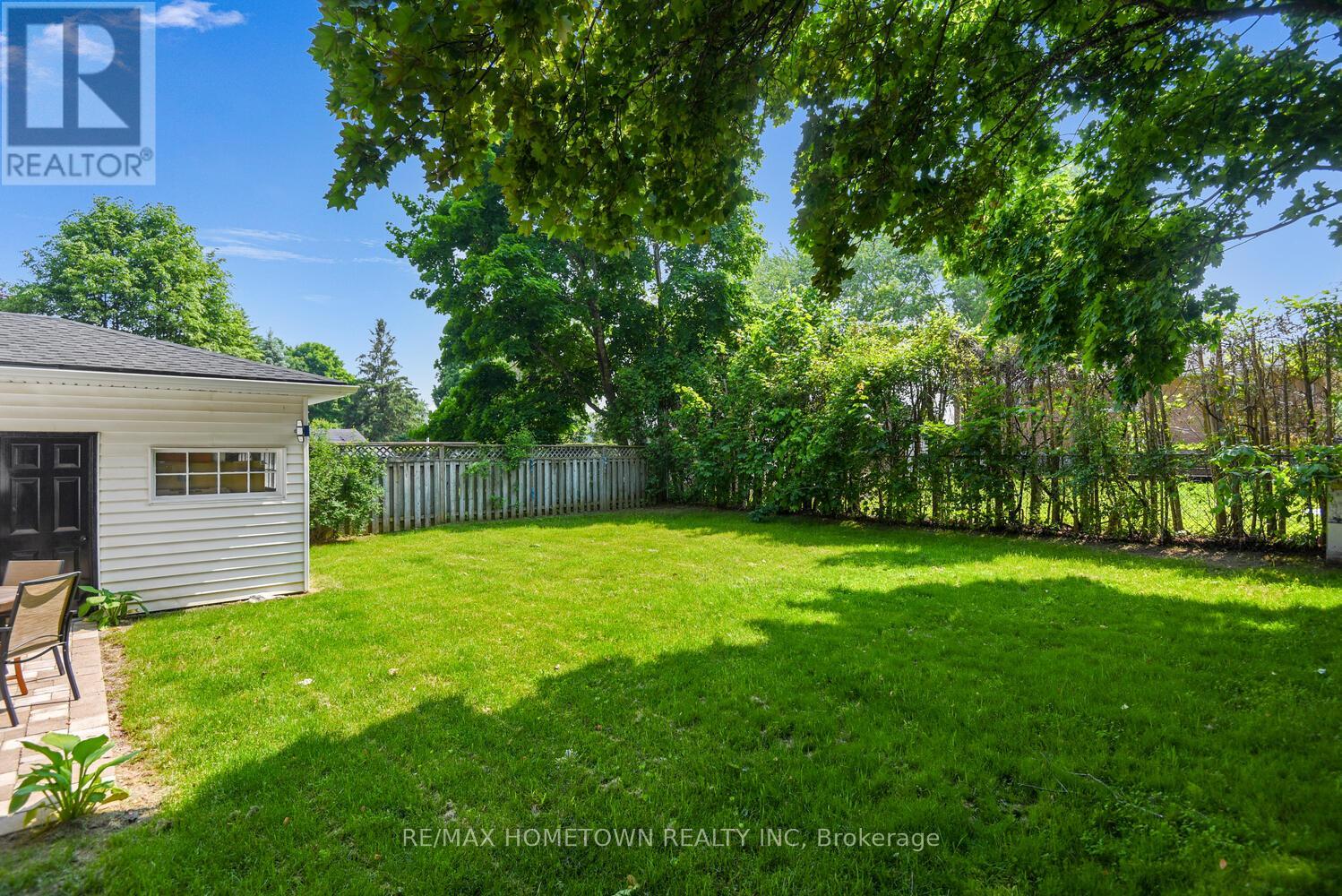 Photo 41 of 108 Windsor Drive, Brockville ON