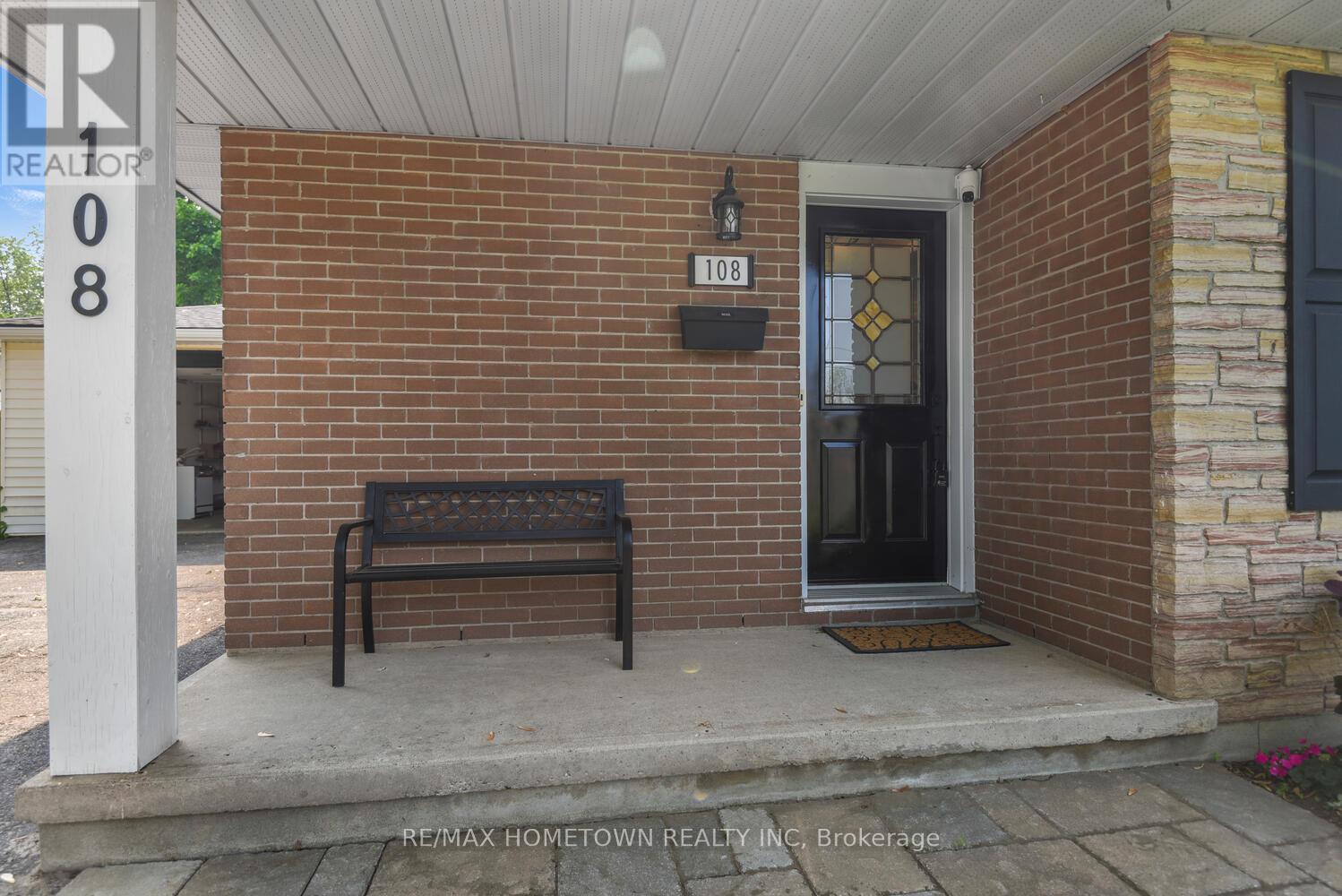 Photo 6 of 108 Windsor Drive, Brockville ON