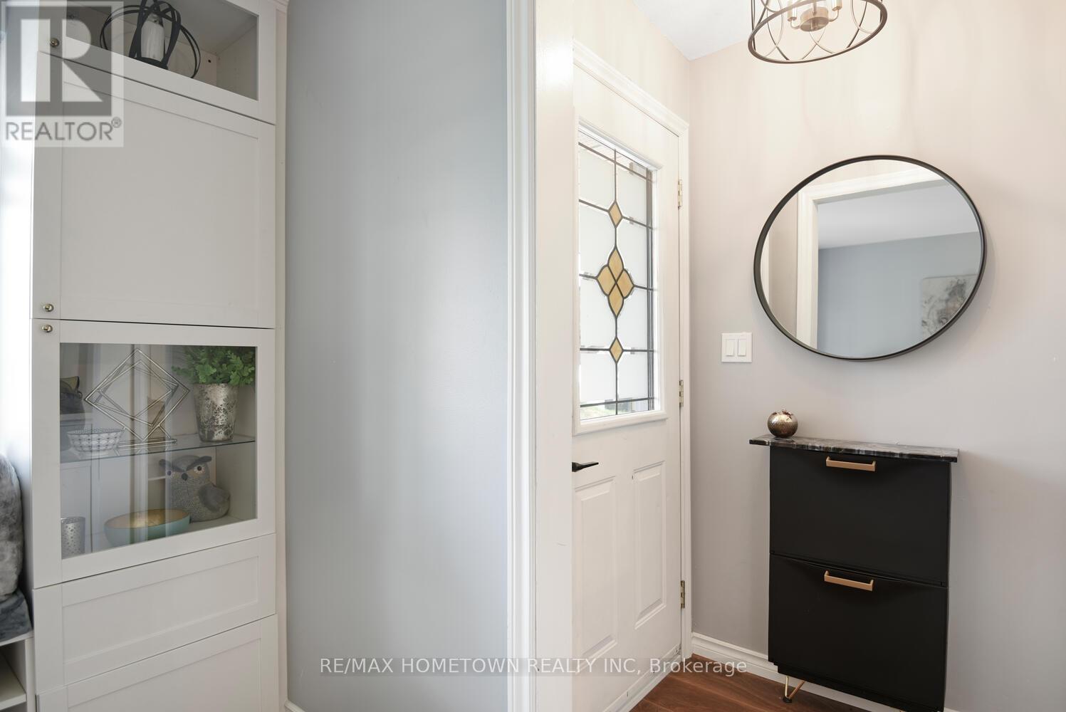 Photo 7 of 108 Windsor Drive, Brockville ON