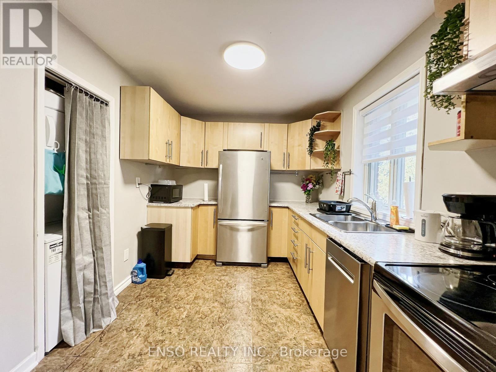 24 GENTRY CRESCENT - 16