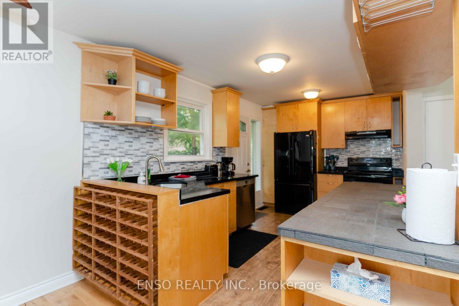 24 GENTRY CRESCENT - 31