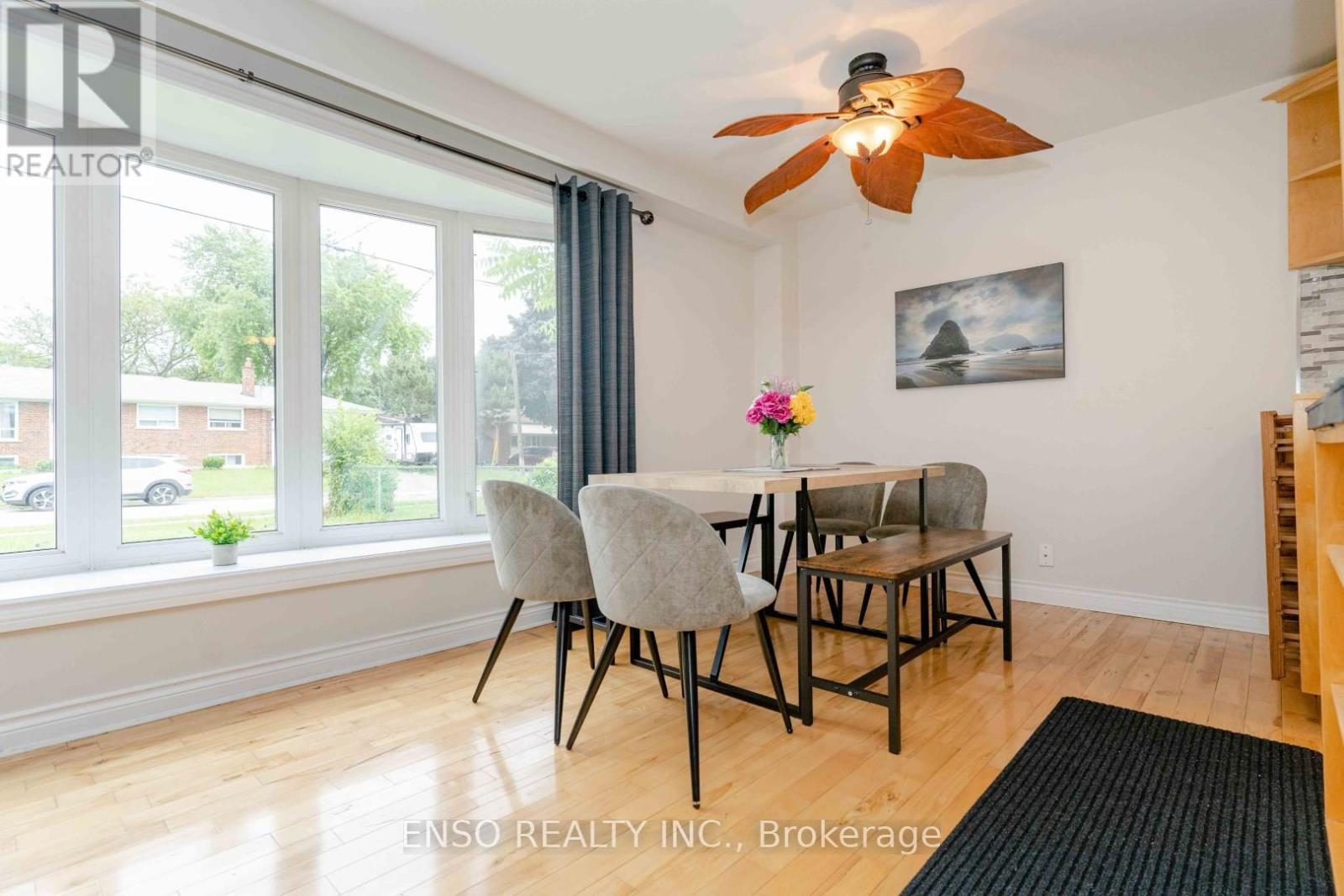 24 GENTRY CRESCENT - 34