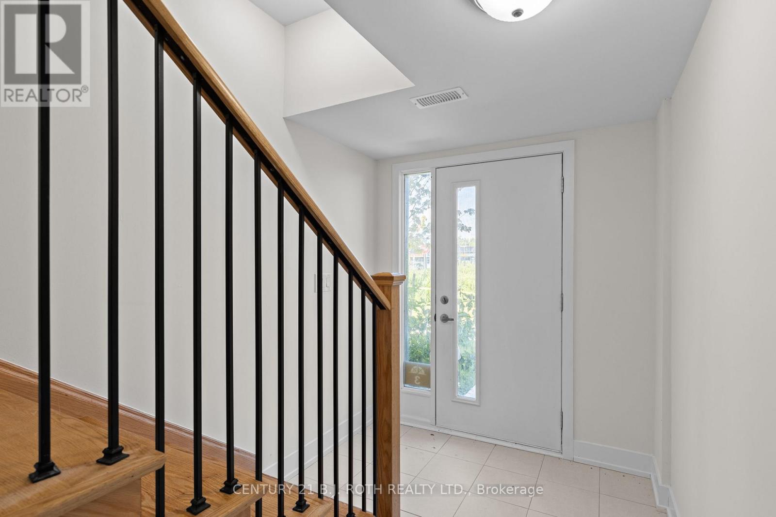 Photo 10 of 3 Mariners Pier Way, Orillia ON