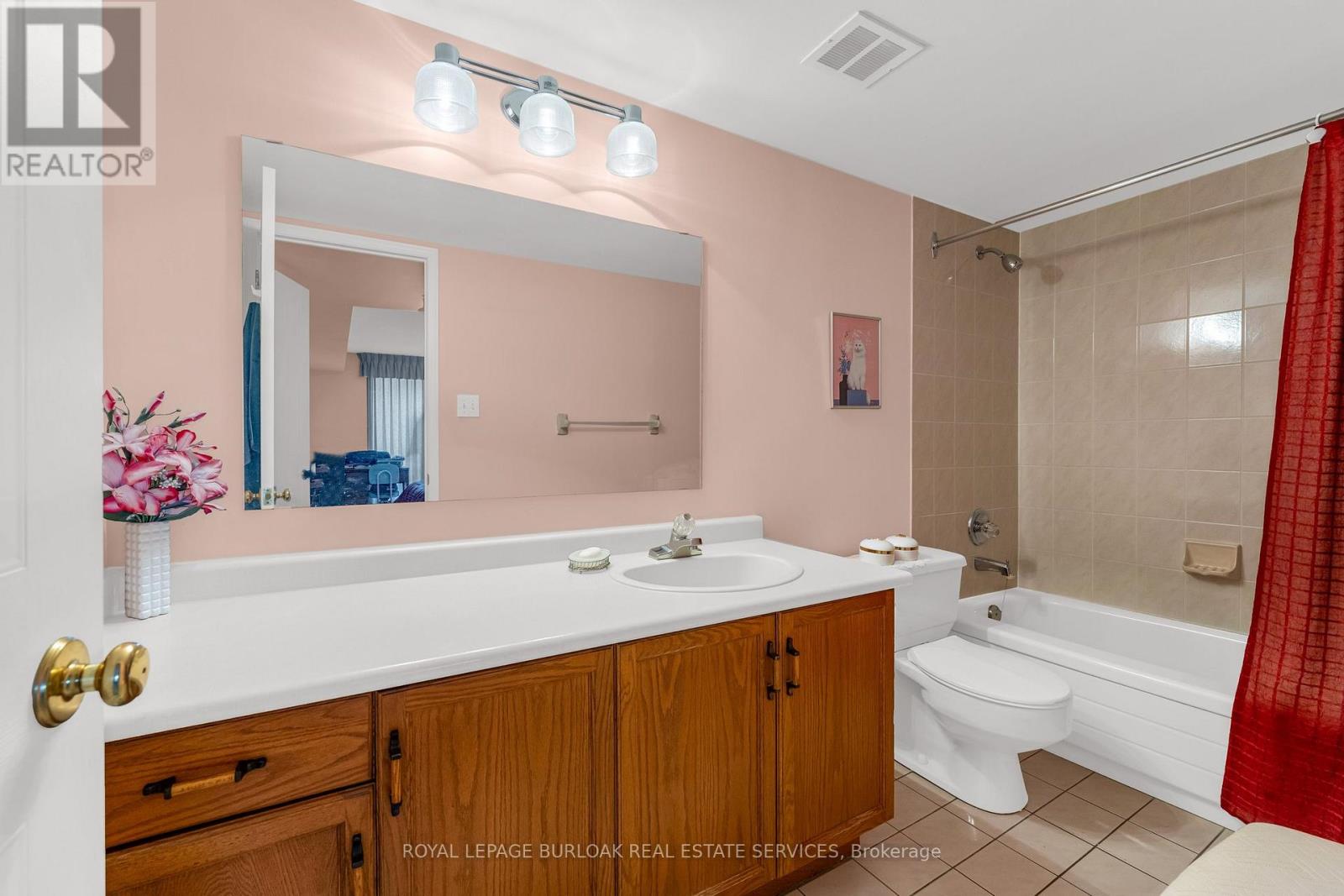 Photo 23 of 207 5070 Pinedale Avenue, Burlington ON