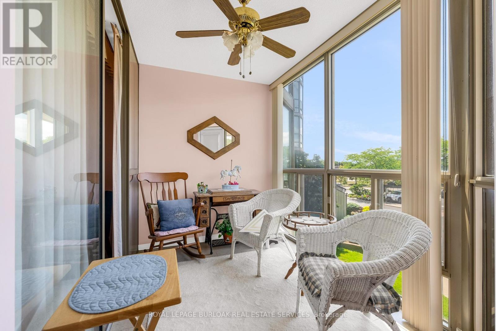 Photo 14 of 207 5070 Pinedale Avenue, Burlington ON