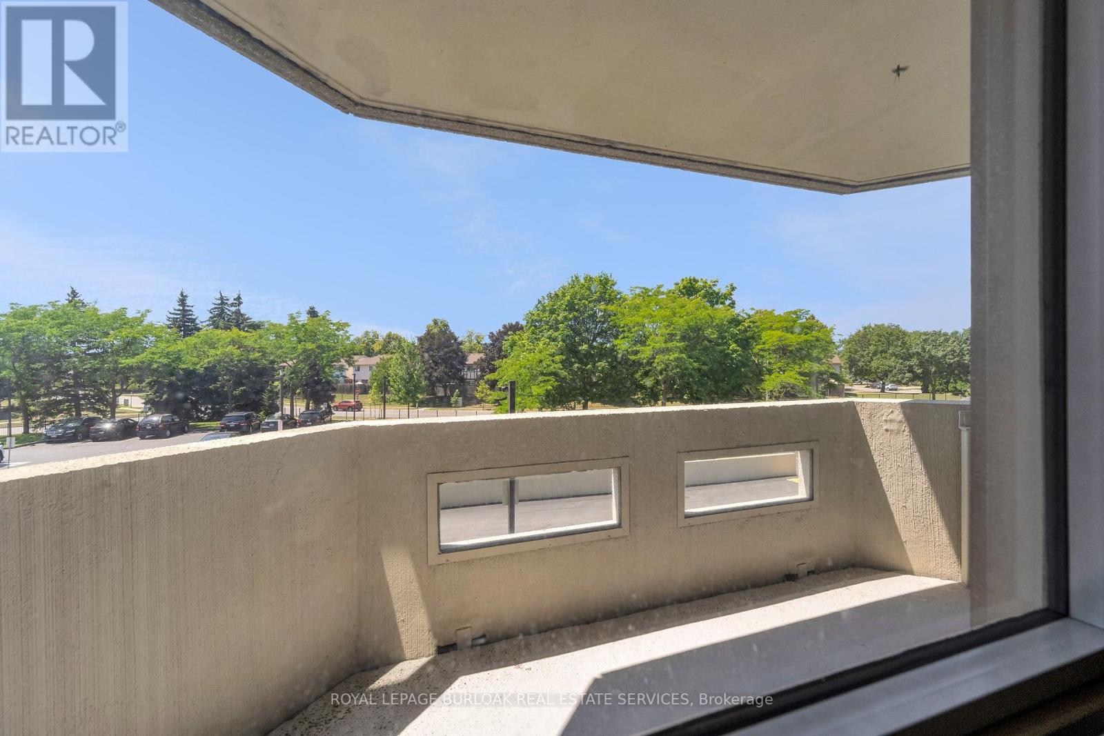 Photo 16 of 207 5070 Pinedale Avenue, Burlington ON