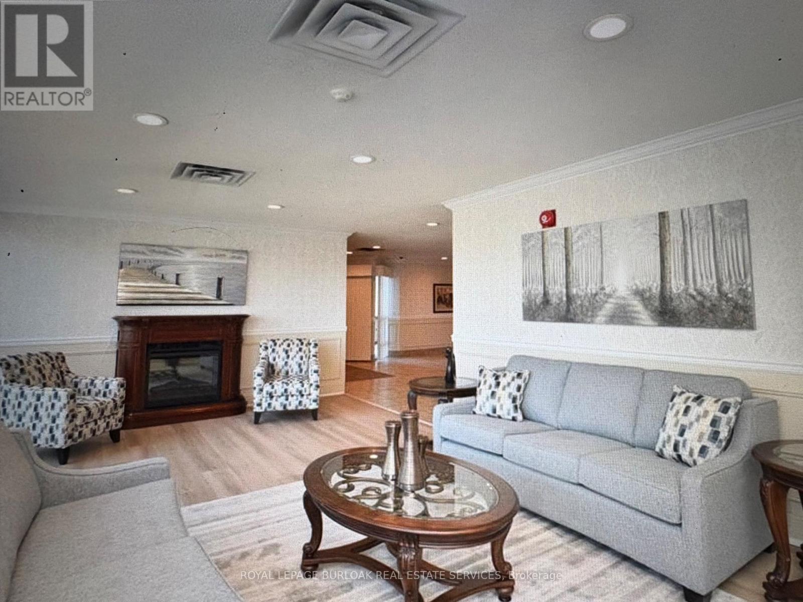 Photo 11 of 207 5070 Pinedale Avenue, Burlington ON