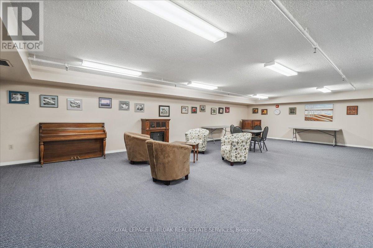 Photo 19 of 207 5070 Pinedale Avenue, Burlington ON