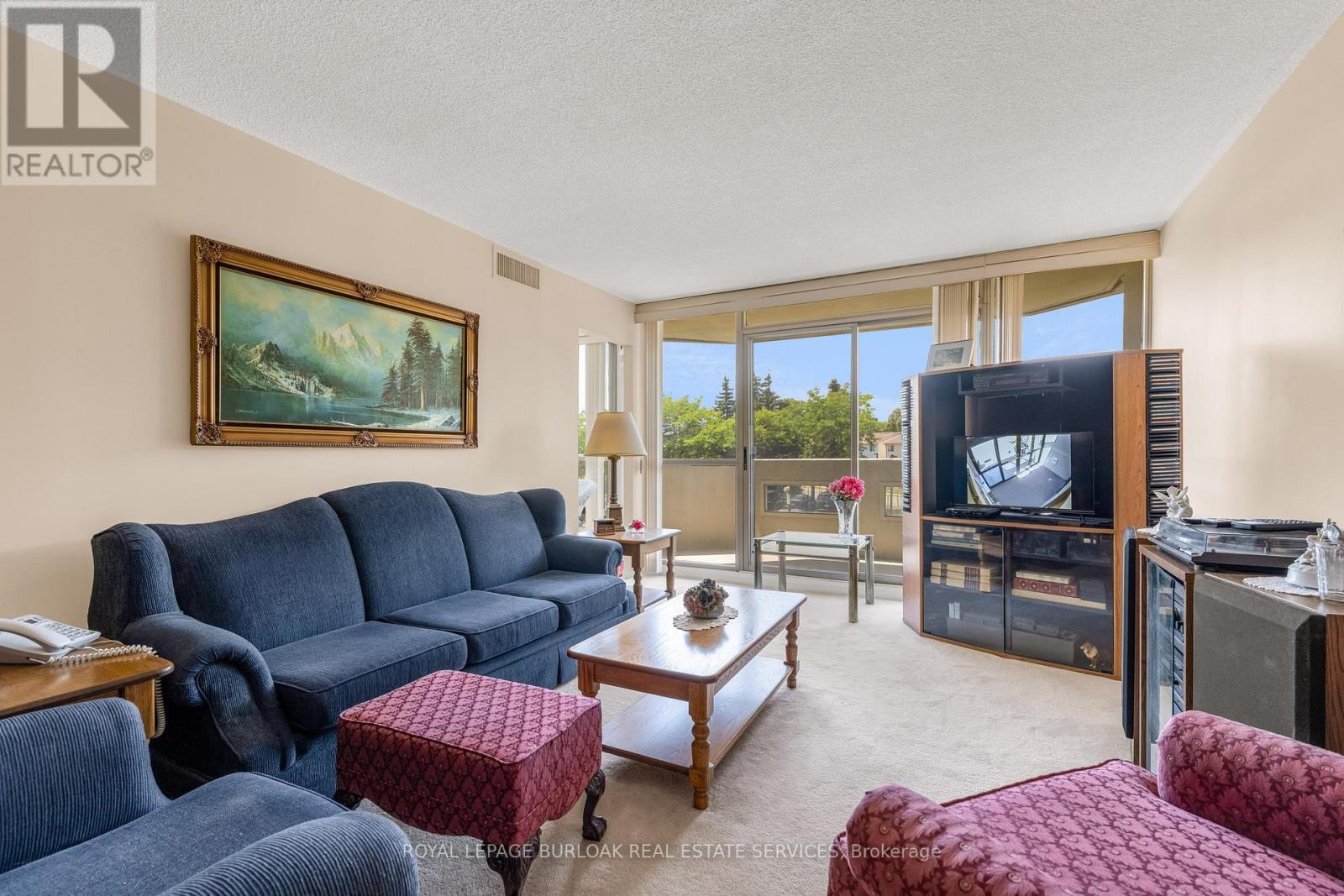 Photo 10 of 207 5070 Pinedale Avenue, Burlington ON