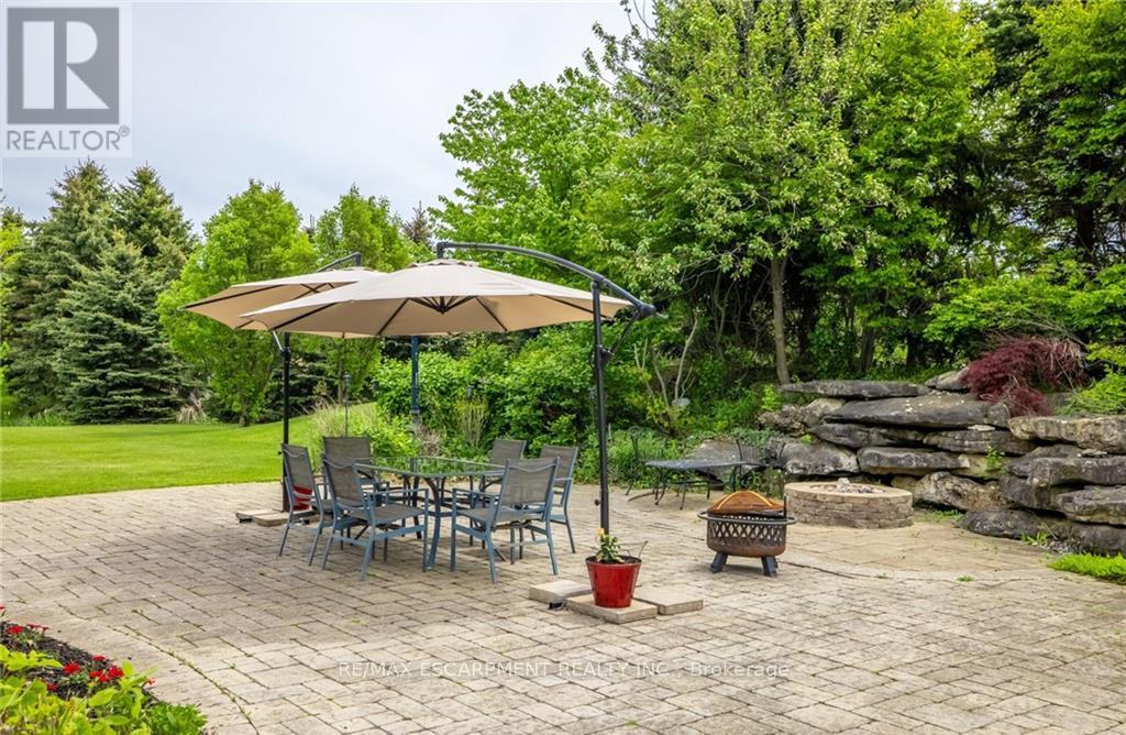 Photo 2 of 2594 Bluffs Way, Burlington ON
