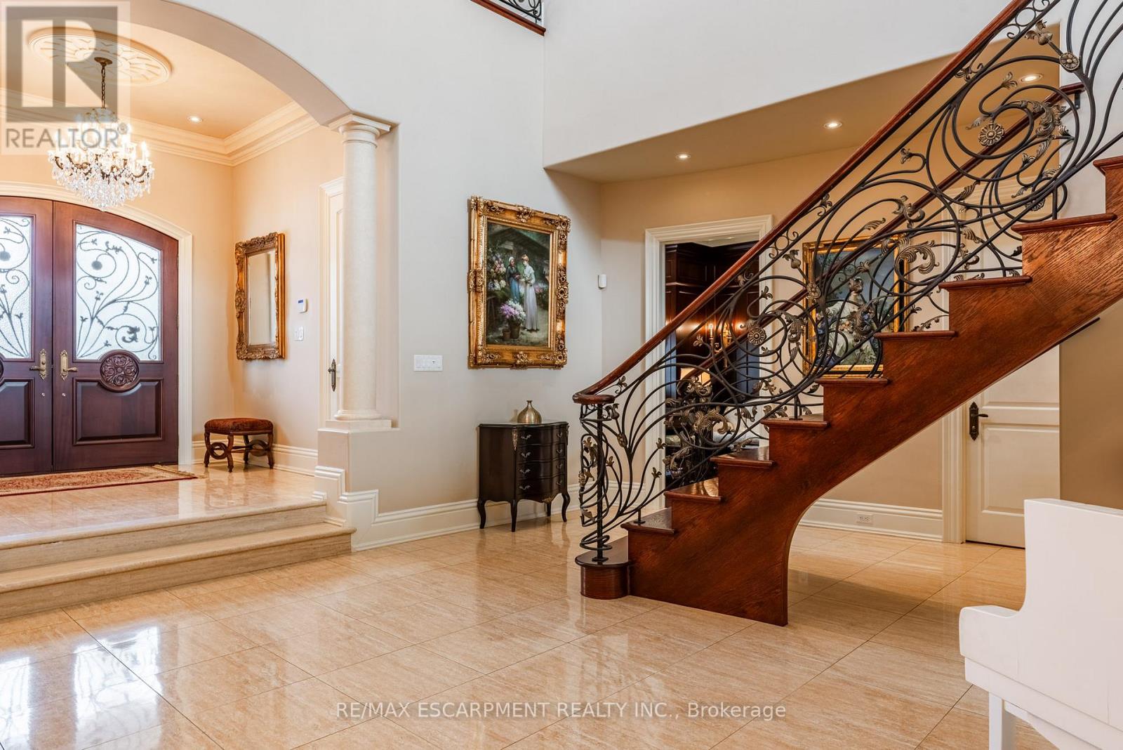 Photo 4 of 2594 Bluffs Way, Burlington ON
