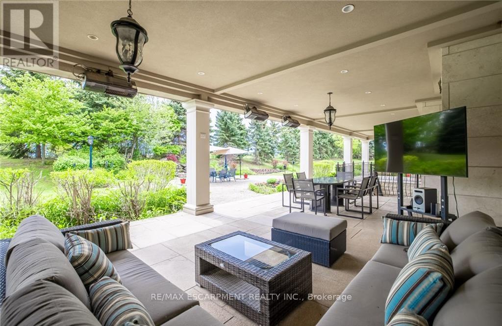 Photo 40 of 2594 Bluffs Way, Burlington ON