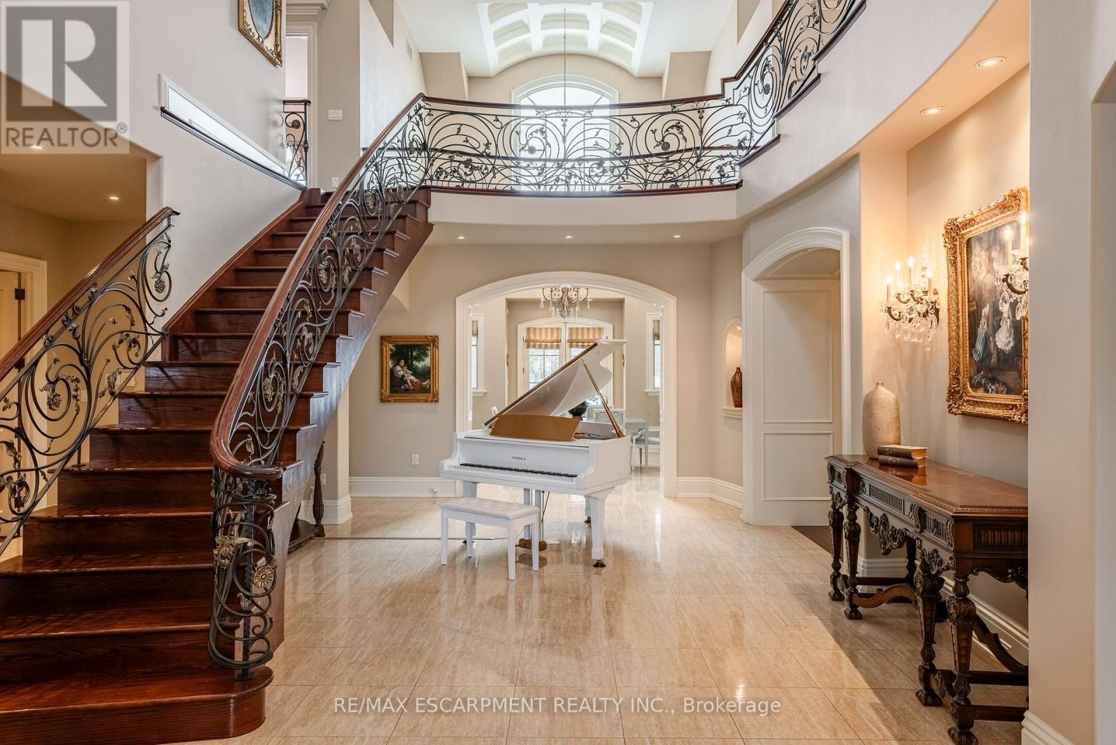 Photo 5 of 2594 Bluffs Way, Burlington ON