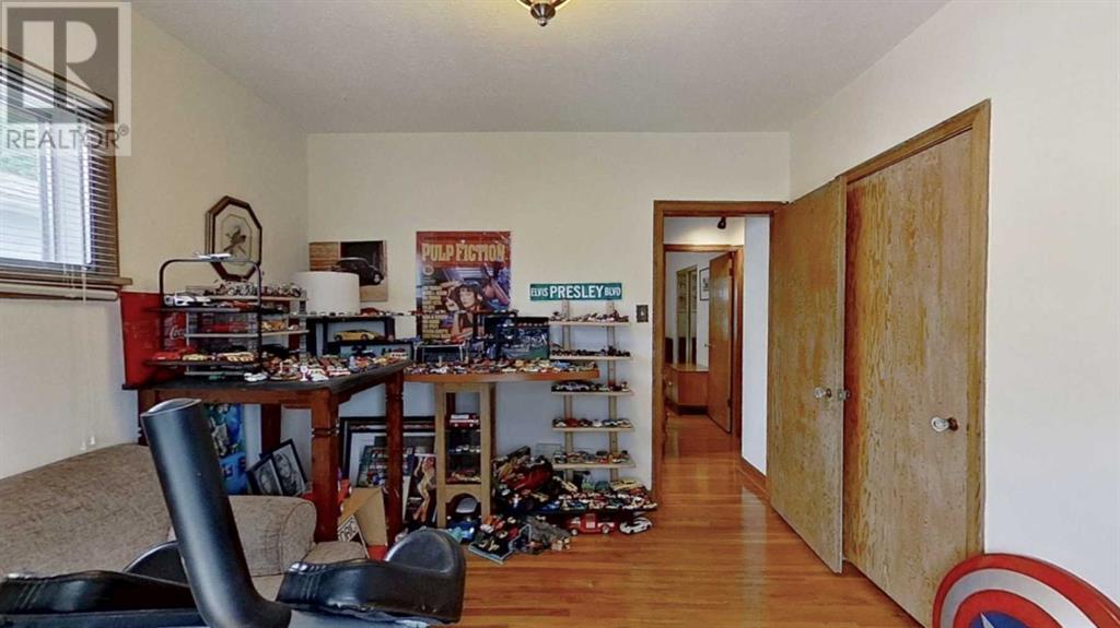Single Family House Bungalow for Sale in   Avenue NE Renfrew Calgary 