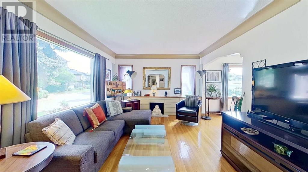 Single Family House Bungalow for Sale in   Avenue NE Renfrew Calgary 