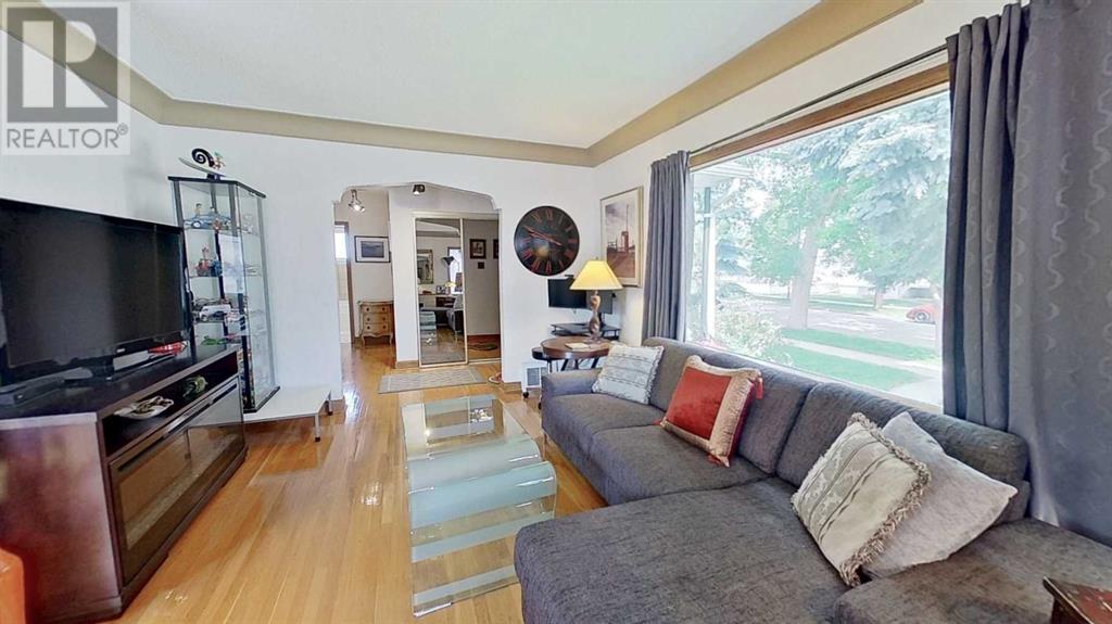Single Family House Bungalow for Sale in   Avenue NE Renfrew Calgary 