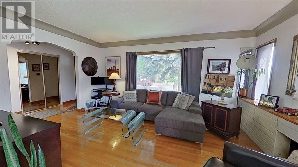 Single Family House Bungalow for Sale in   Avenue NE Renfrew Calgary 