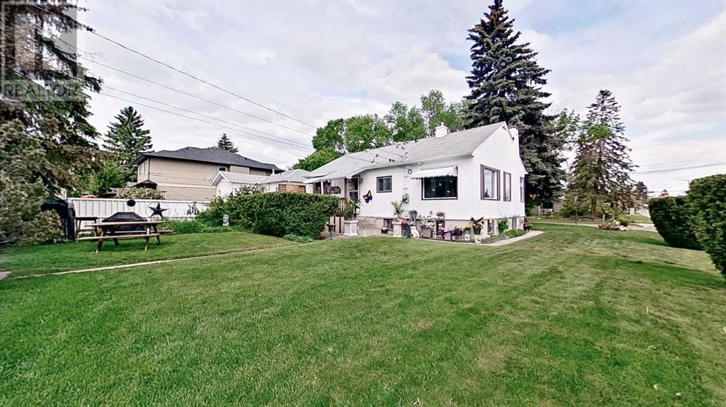 Single Family House Bungalow for Sale in   Avenue NE Renfrew Calgary 