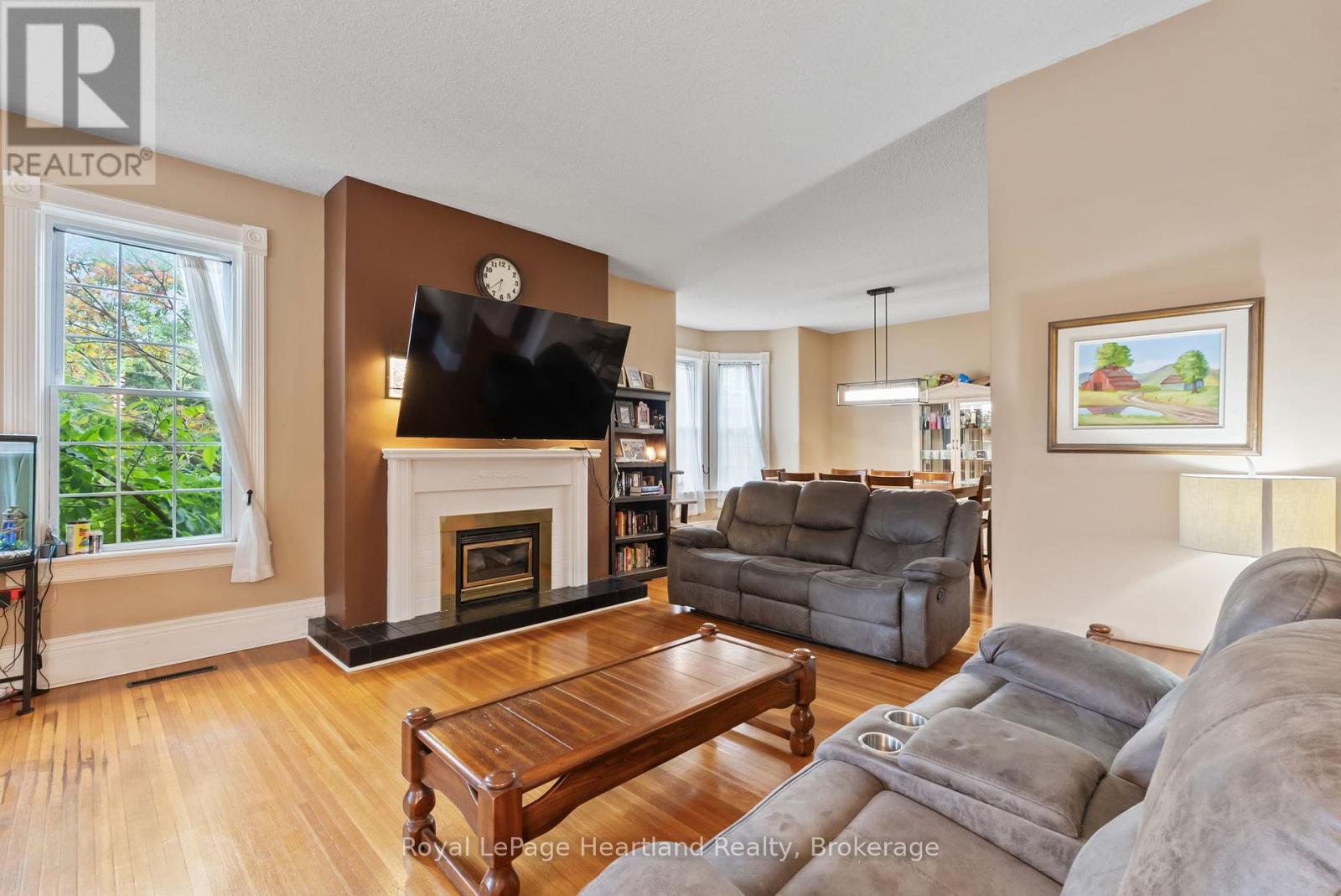 Photo 7 of 125 Elora Street S, Minto ON