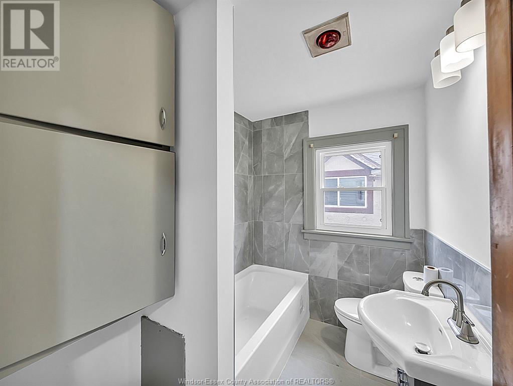 Photo 15 of 528 Partington, Windsor ON