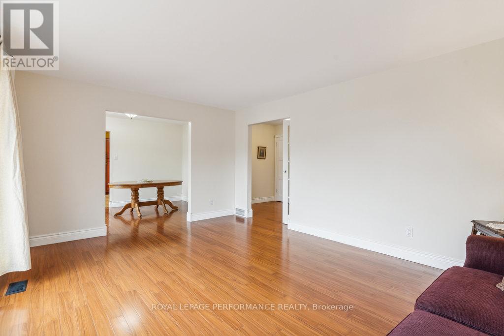 Photo 10 of 1932 Marquis Avenue, Ottawa ON