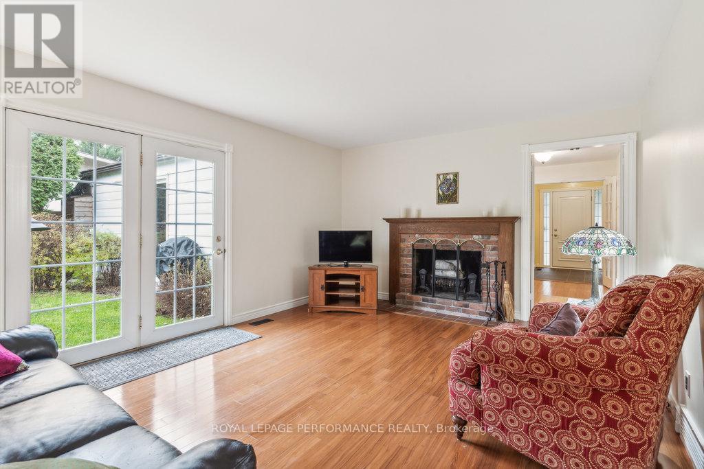 Photo 18 of 1932 Marquis Avenue, Ottawa ON