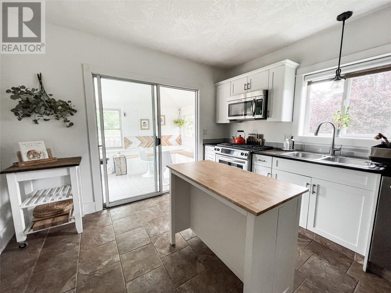 10918 PRAIRIE VALLEY Road, Summerland