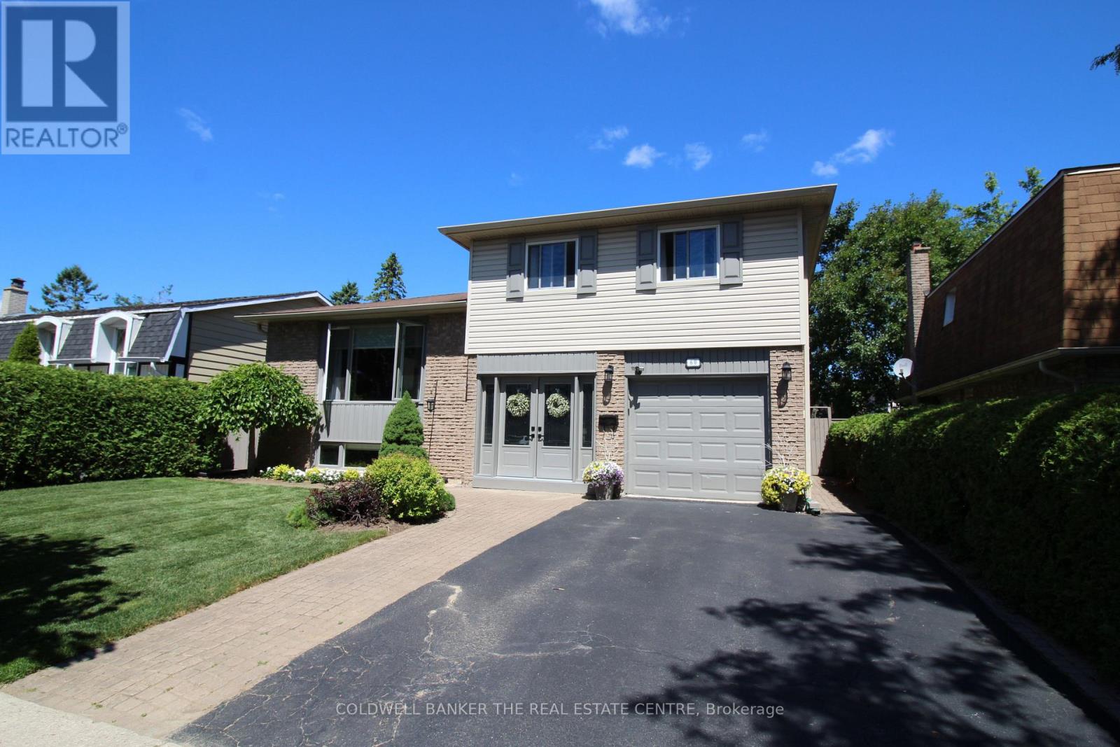 Photo 28 of 60 Chieftain Crescent, Barrie ON