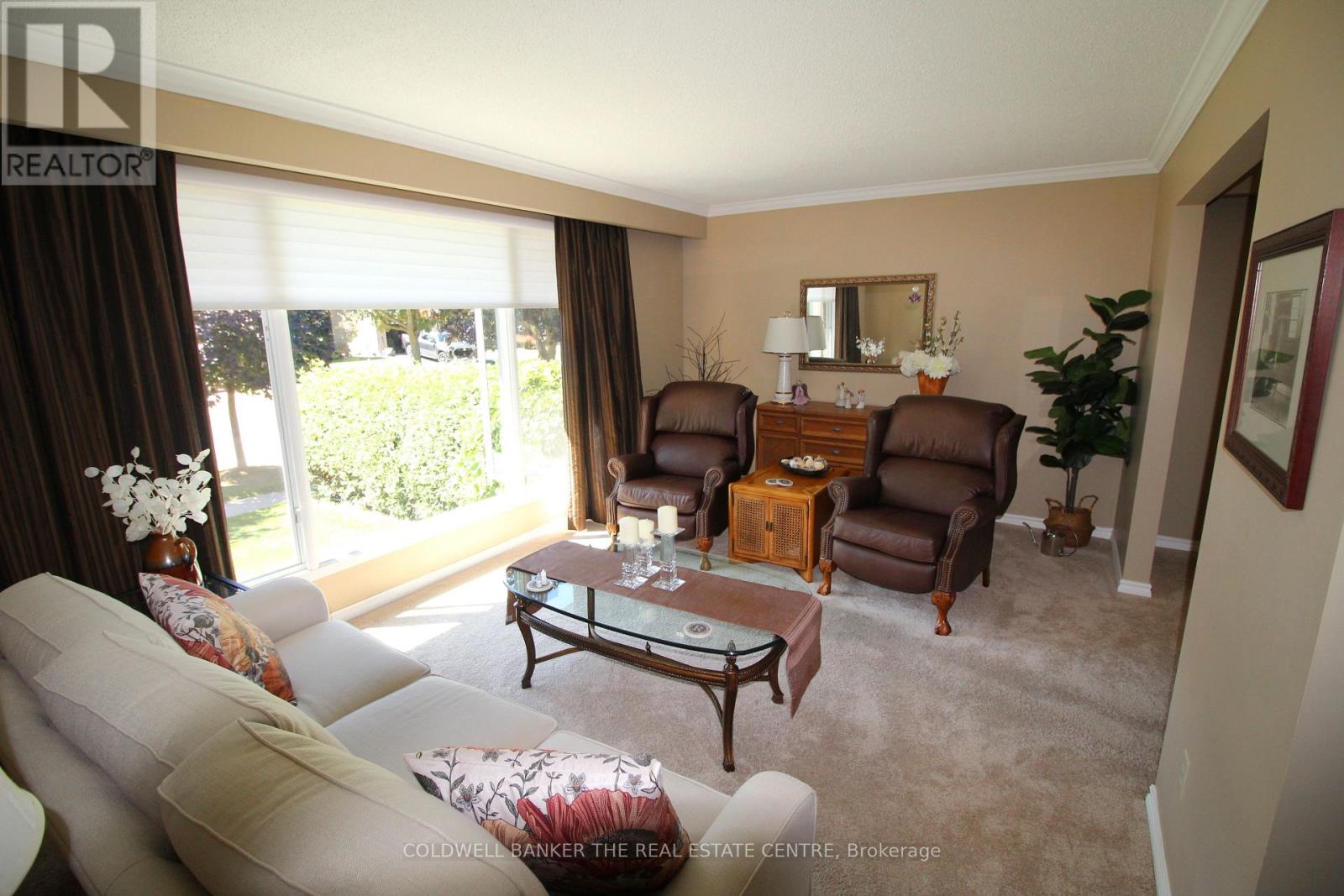 Photo 11 of 60 Chieftain Crescent, Barrie ON