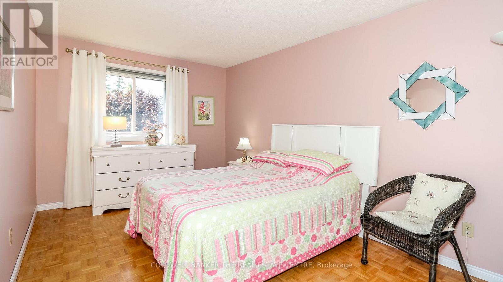Photo 15 of 60 Chieftain Crescent, Barrie ON