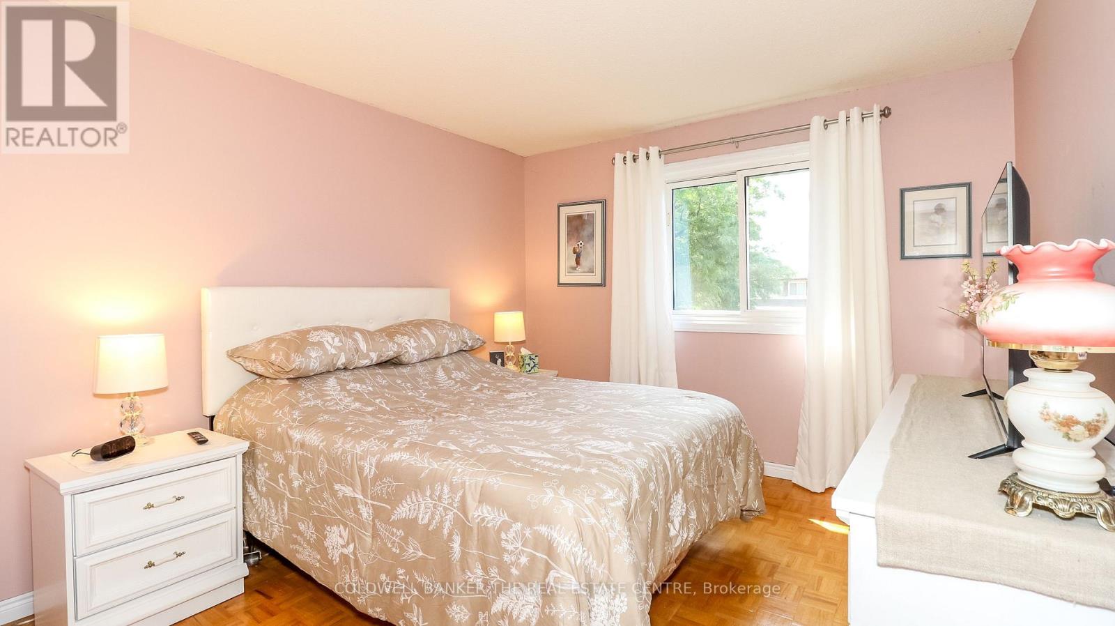 Photo 24 of 60 Chieftain Crescent, Barrie ON