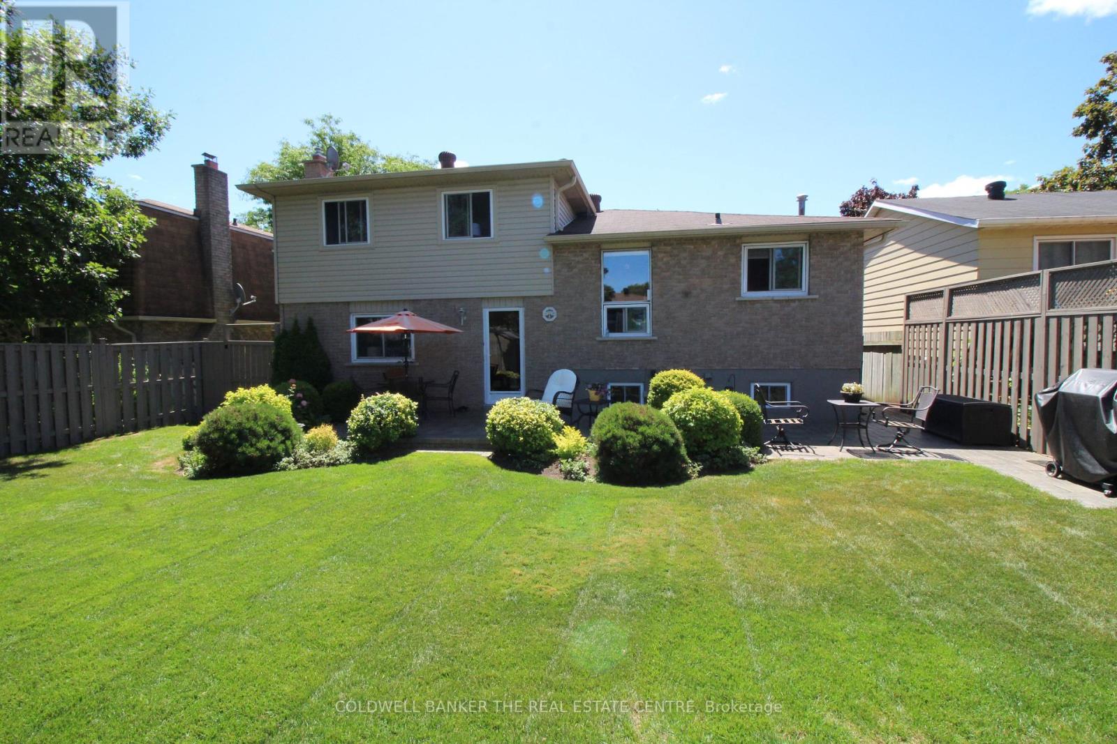 Photo 13 of 60 Chieftain Crescent, Barrie ON