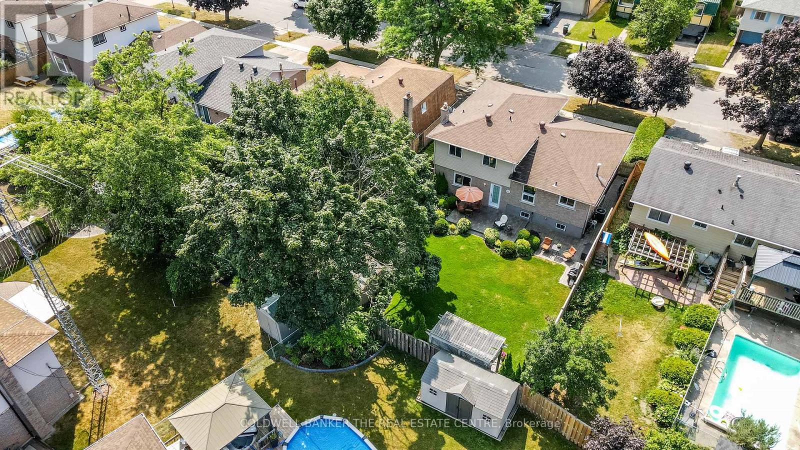 Photo 2 of 60 Chieftain Crescent, Barrie ON