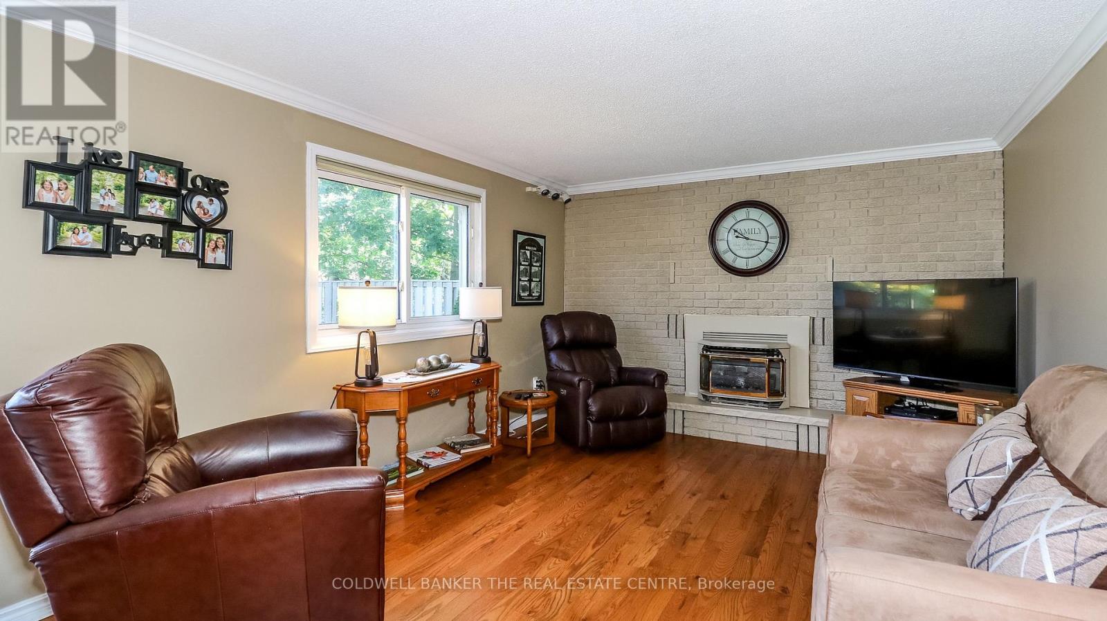 Photo 26 of 60 Chieftain Crescent, Barrie ON